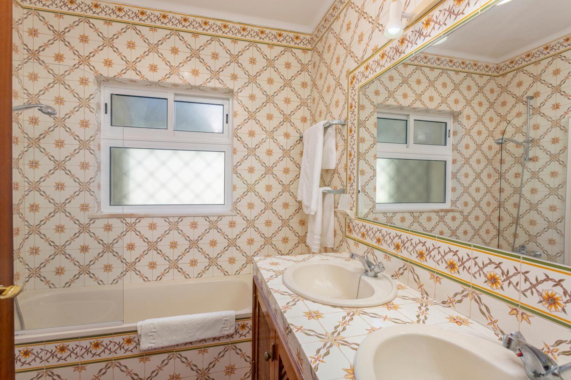 Casa De Amanha 450 Mts To The With Beautiful Garden And Heated Saltwater Pool Villa *