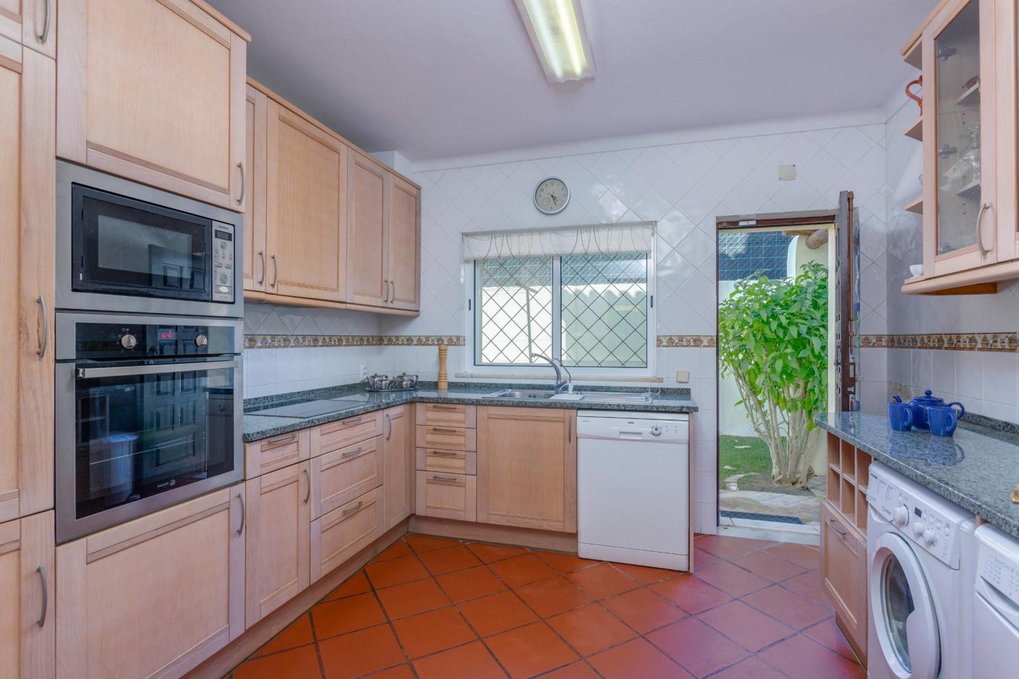 Villa Casa De Amanha 450 Mts To The With Beautiful Garden And Heated Saltwater Pool Albufeira