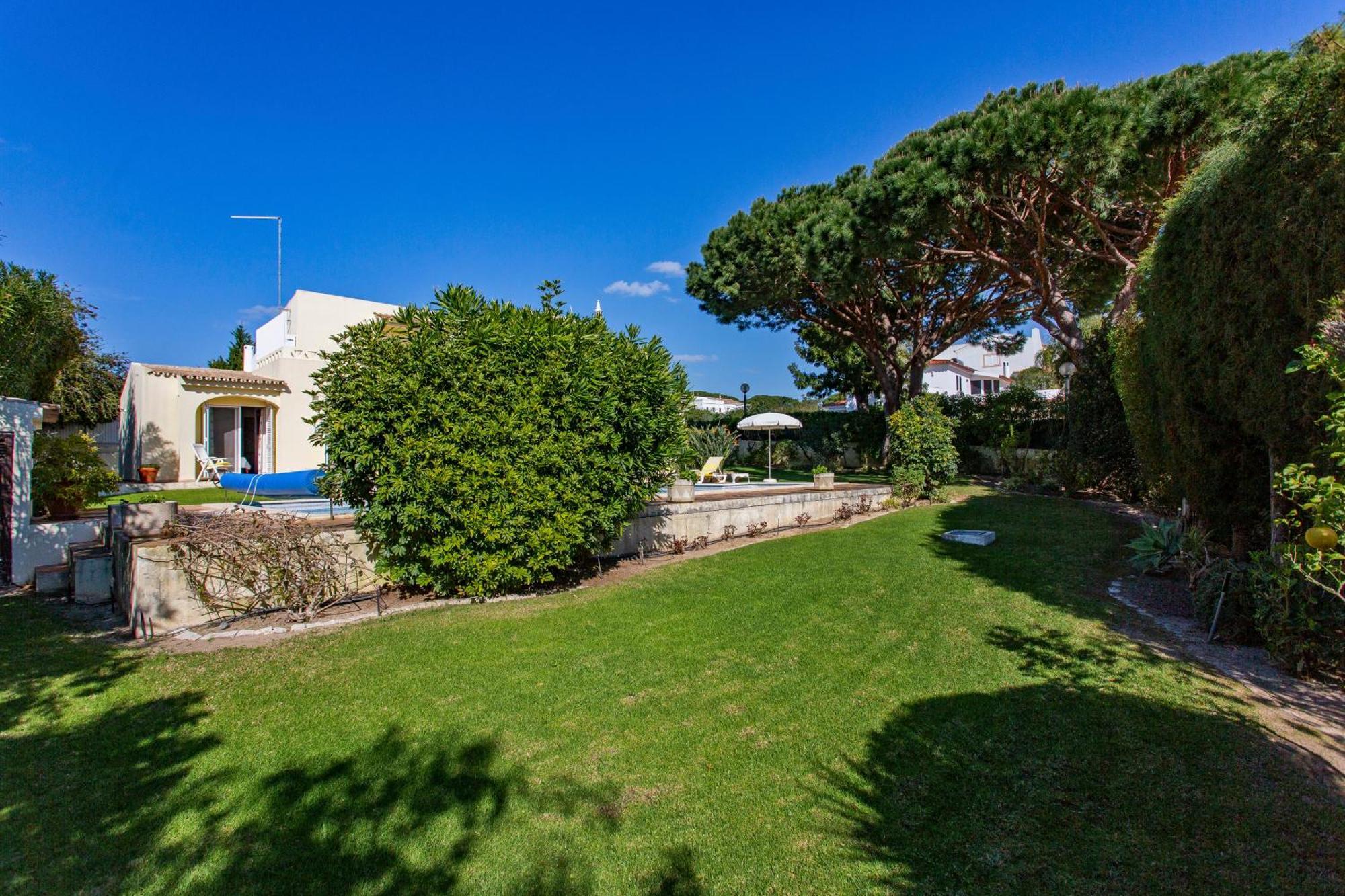 Casa De Amanha 450 Mts To The With Beautiful Garden And Heated Saltwater Pool Albufeira