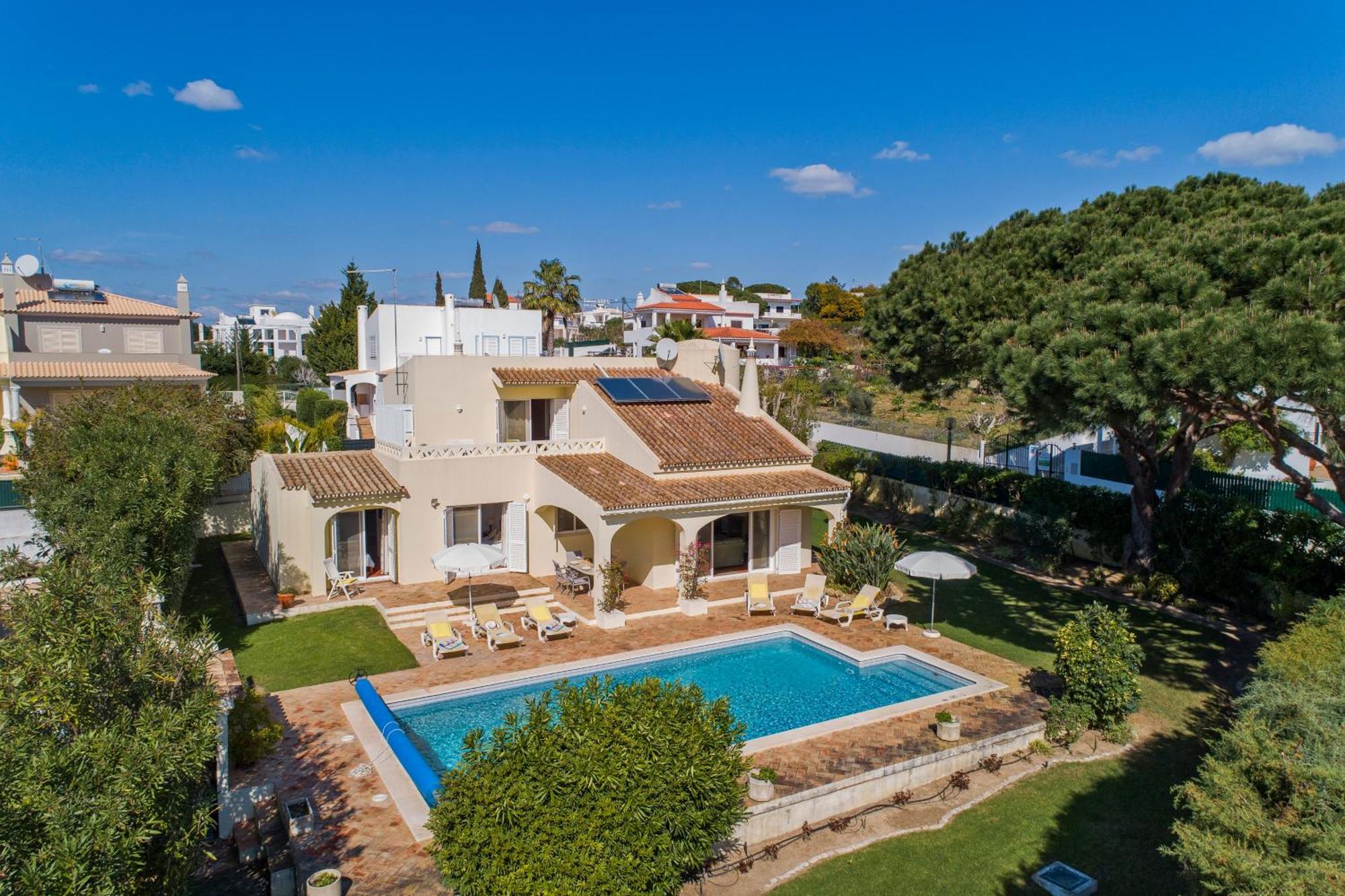 Villa Casa De Amanha 450 Mts To The With Beautiful Garden And Heated Saltwater Pool *