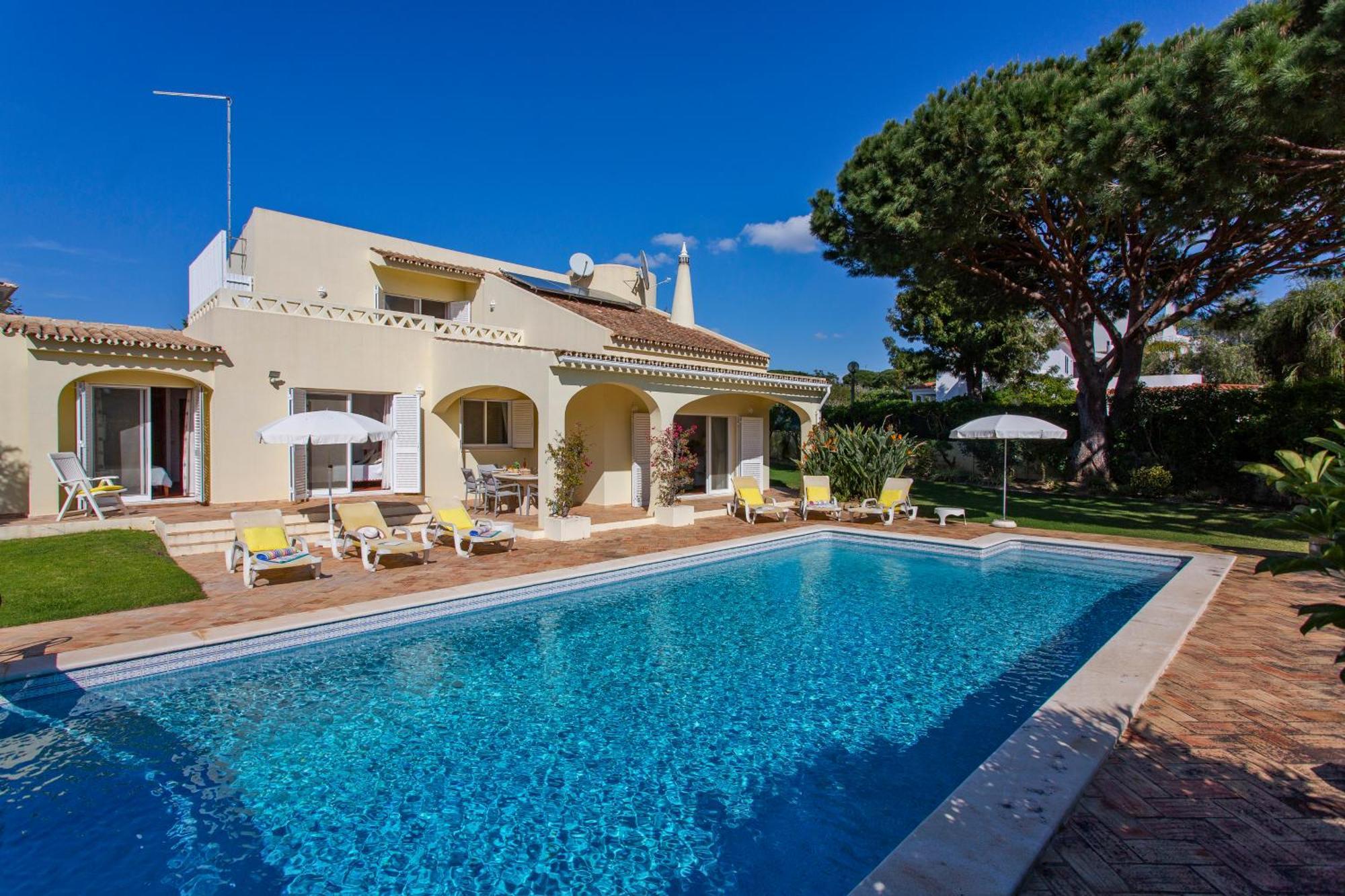 Casa De Amanha 450 Mts To The With Beautiful Garden And Heated Saltwater Pool Albufeira