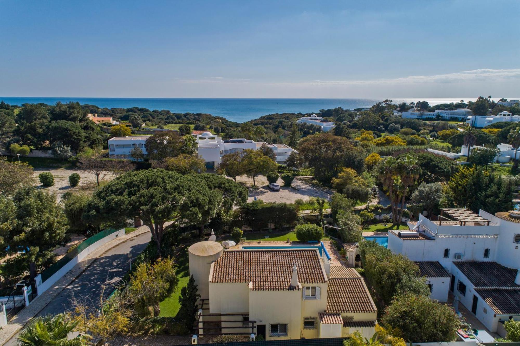 Villa Casa De Amanha 450 Mts To The With Beautiful Garden And Heated Saltwater Pool