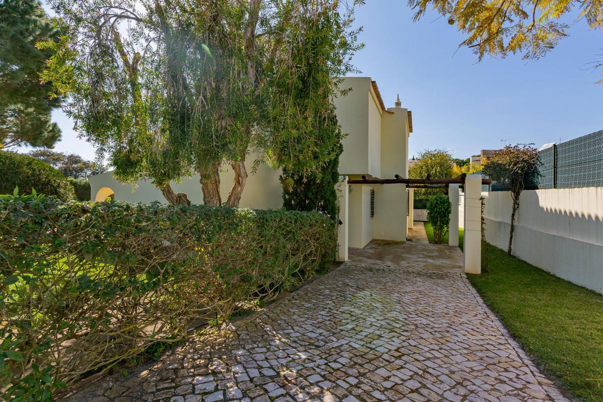 Casa De Amanha 450 Mts To The With Beautiful Garden And Heated Saltwater Pool